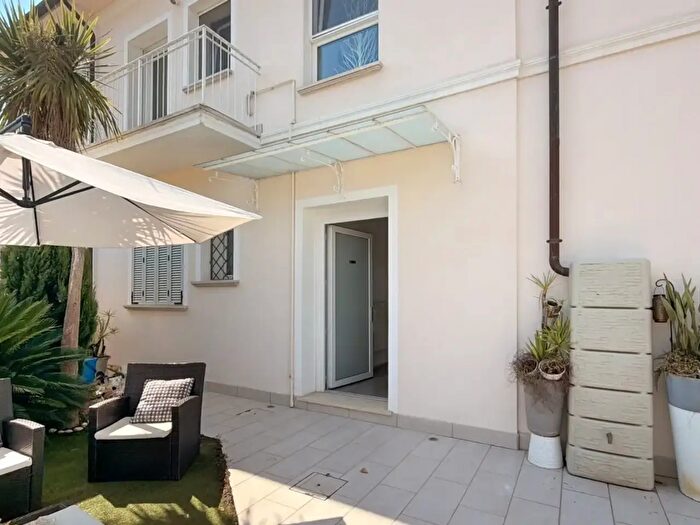 Appartamento con 8 locali in vendita in Via Goldora, Pietrasanta