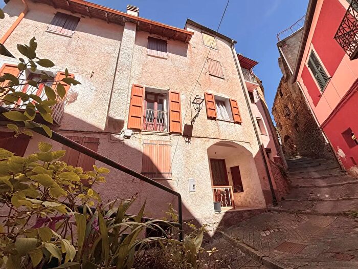 Appartamento con 6 locali in vendita in Via Garibaldi, Cosio Di Arroscia