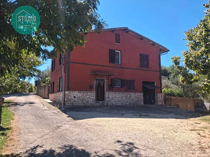 Casa con 6 locali in vendita in Strada di San Giovanni, Collazzone