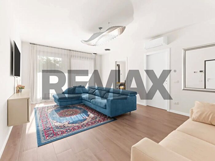 Appartamento con 5 locali in vendita in Via Olona, Rho