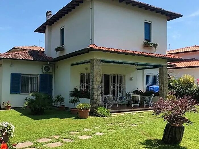 Casa con 5 locali in affitto in Forte Dei Marmi