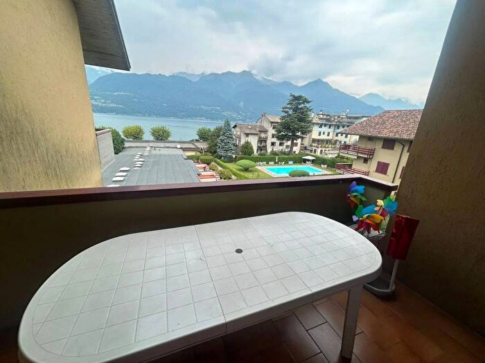 Appartamento trilocale in affitto in Via Lungolario Polti No Number, Colico Piano, Colico