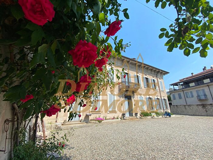 Casa con 10 locali in vendita in Via Felice Cavallotti, Verbania