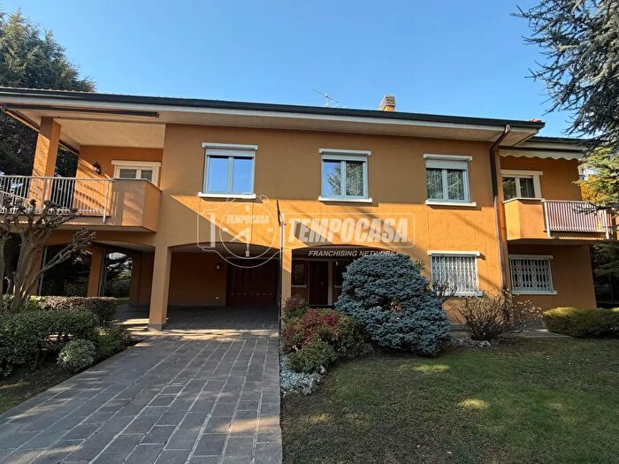 Casa con 5 locali in vendita in Via Ceppo, Merate