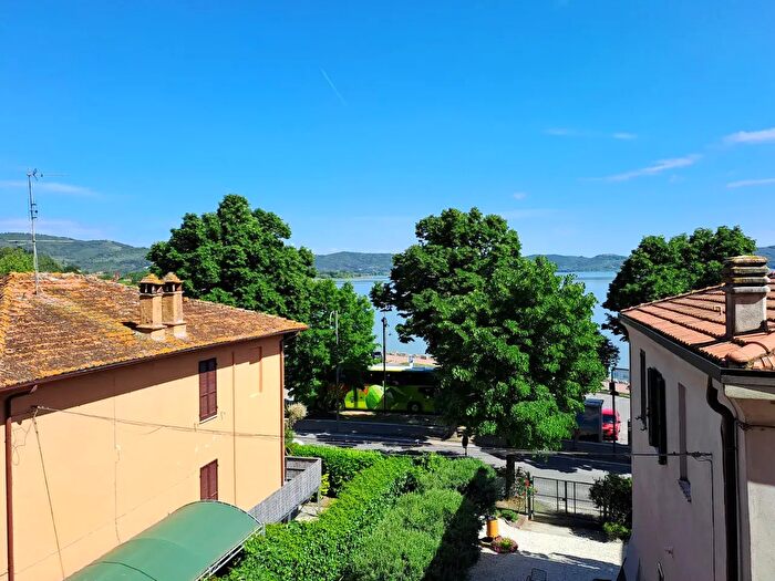 Appartamento quadrilocale in vendita in Passignano Sul Trasimeno