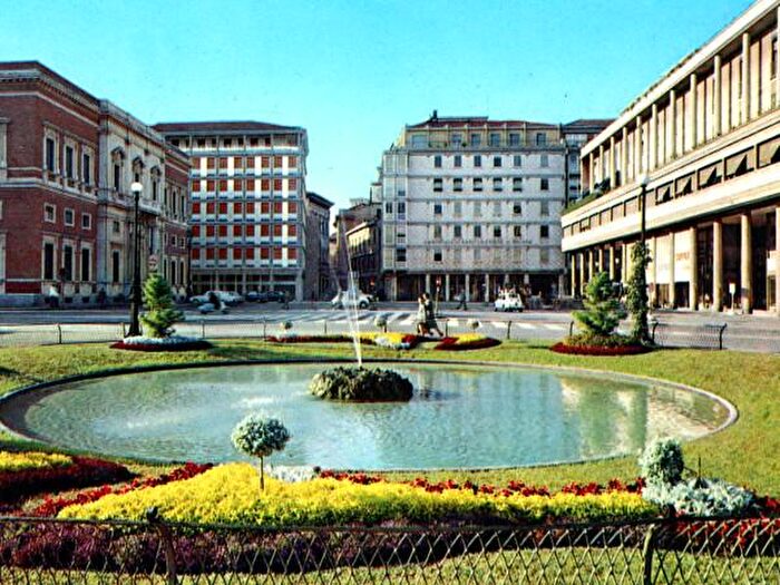 Appartamento con 6 locali in vendita in Piazza del Monte, Reggio Emilia