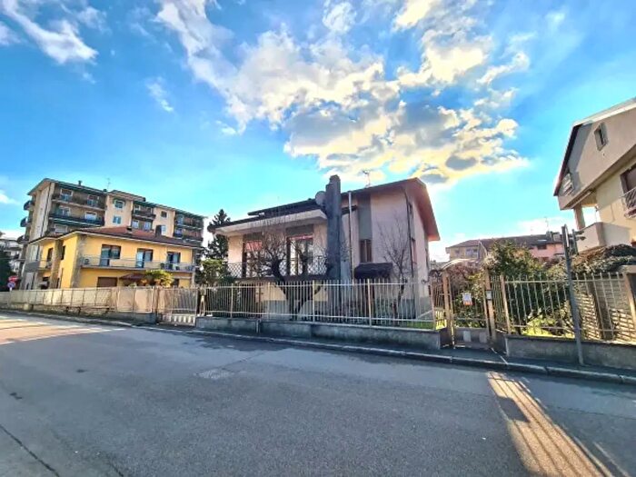 Casa con 6 locali in vendita in Via Alessandro Manzoni, San Vittore Olona