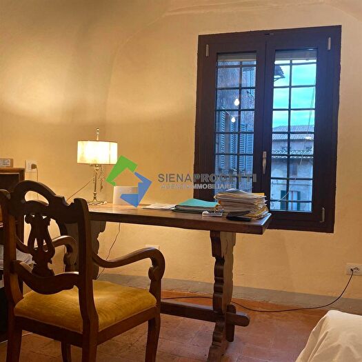 Appartamento con 5 locali in vendita in Via dei Termini, Siena