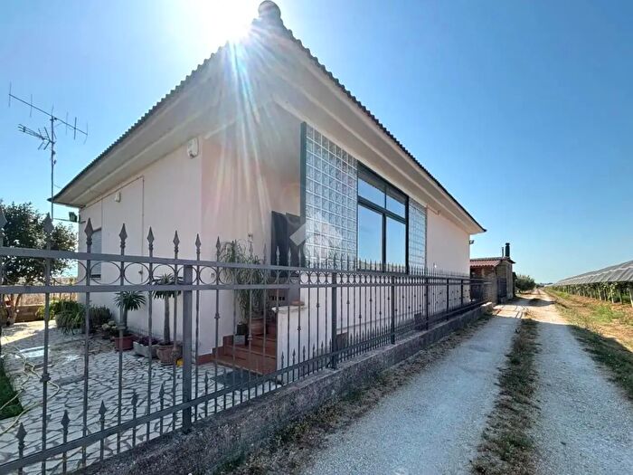 Casa quadrilocale in vendita in Via Enrico Toti, Cisterna Di Latina