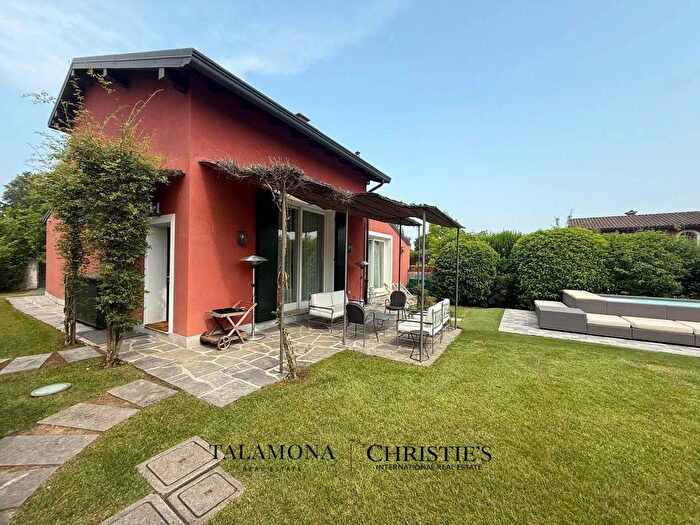 Casa con 6 locali in vendita in Bogogno