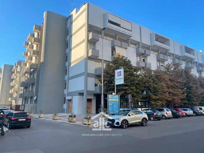 Appartamento con 5 locali in affitto in Via Cosimo De Giorgi, Lecce