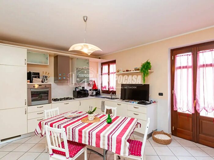 Appartamento trilocale in vendita in Via Carlo Marro, Trinita