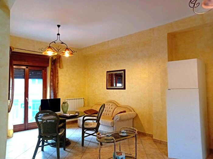 Appartamento trilocale in affitto in Piazza Umberto I, Centro, San Giovanni Incarico