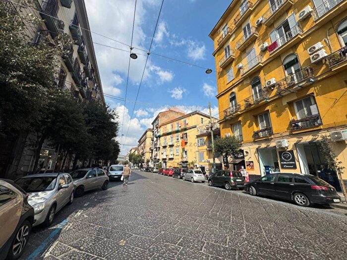 Appartamento trilocale in affitto in Corso Giuseppe Garibaldi, Tribunali, Napoli