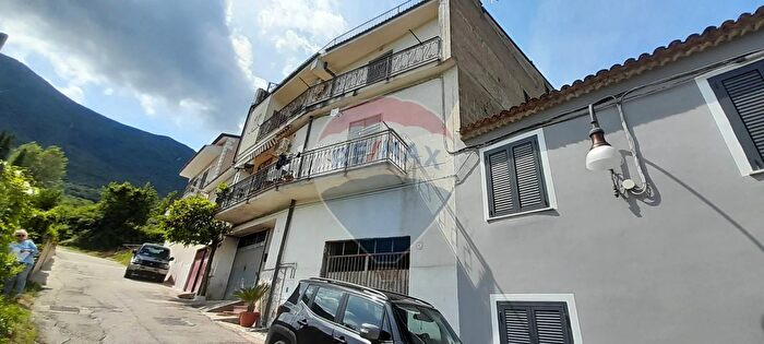 Casa con 11 locali in vendita in Solopaca