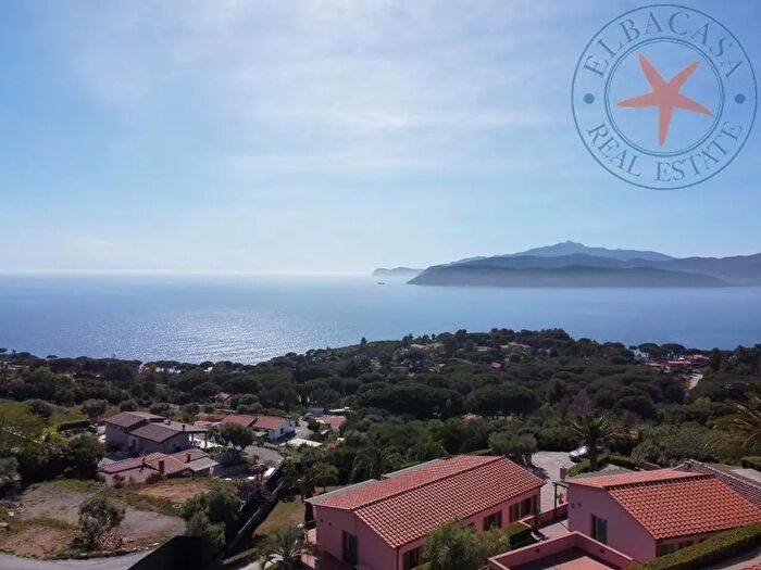 Casa con 8 locali in vendita in Capoliveri