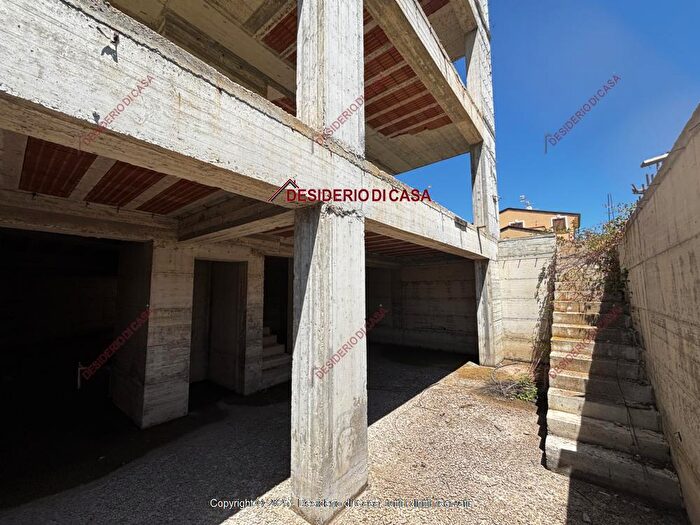 Casa con 12 locali in vendita in Via Luigi Einaudi Finale Pa Italia, Pollina