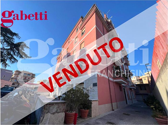 Appartamento trilocale in vendita in Via dei Feltreschi, Roma