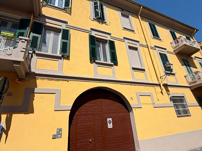 Appartamento bilocale in affitto in Via Camillo Benso di Cavour, Centro, Valenza