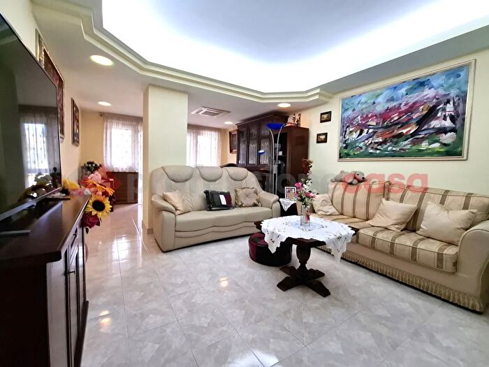 Appartamento con 6 locali in vendita in Via Stella, Broccostella