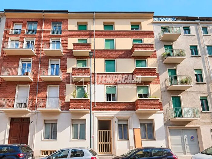 Appartamento trilocale in vendita in Via Crevacuore, Torino