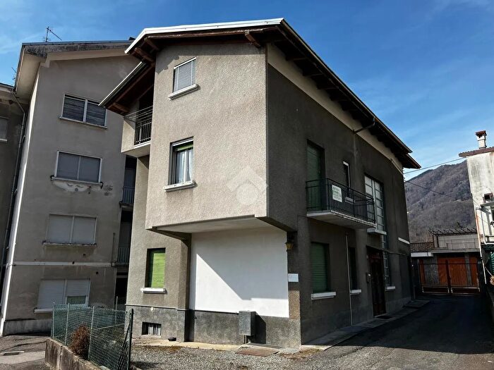 Casa con 10 locali in vendita in Via Garibaldi, Coggiola