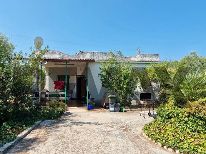 Casa con 10 locali in vendita in Umbramare, Vieste