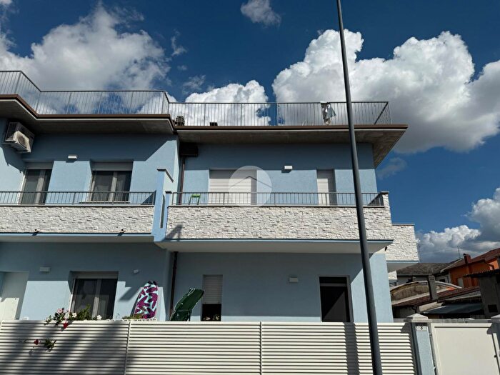 Appartamento trilocale in vendita in Via Goito, Ravenna