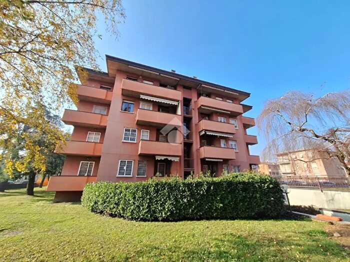 Appartamento trilocale in vendita in Via Tintoretto, Desio