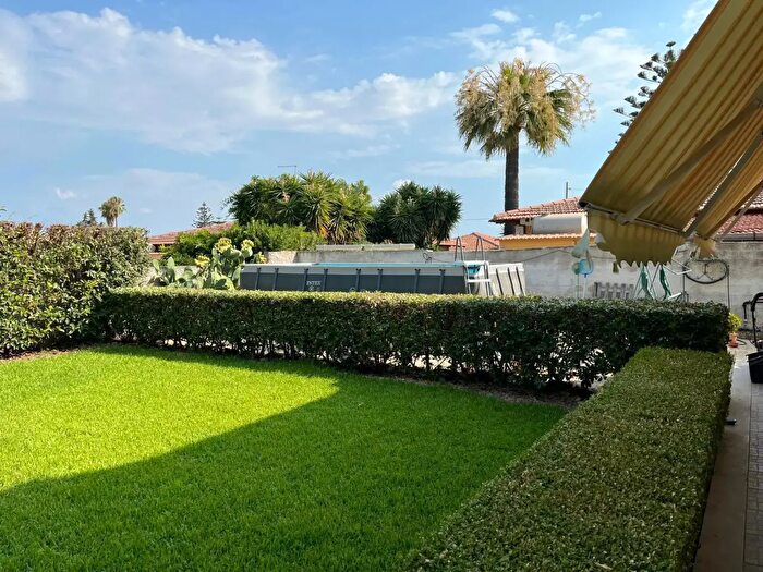 Casa trilocale in vendita in Via Lago di Como, Siracusa
