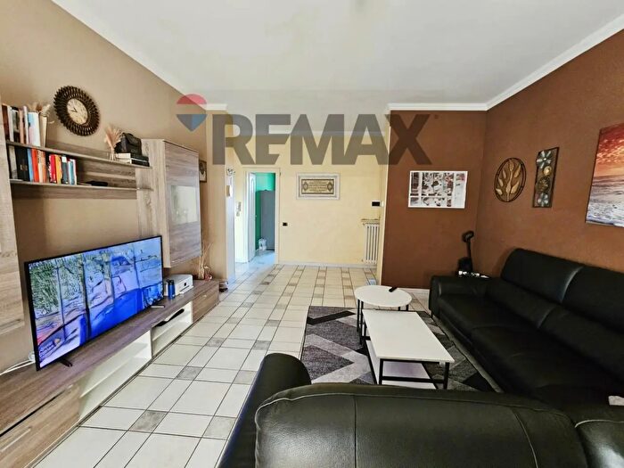 Appartamento trilocale in vendita in Via IV Novembre, Lonate Pozzolo