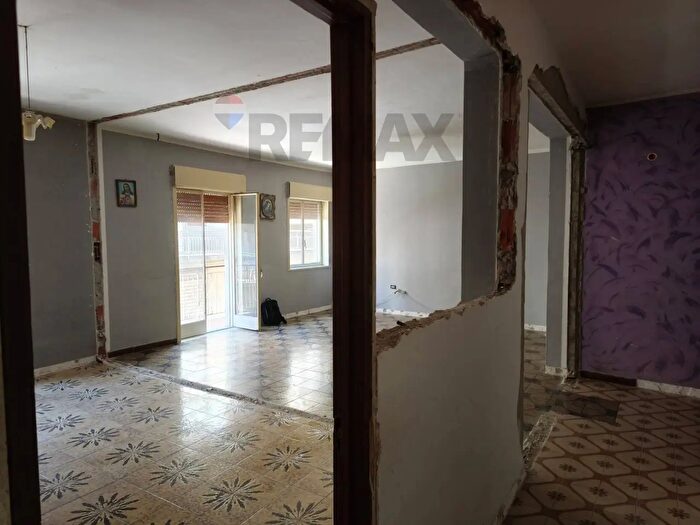 Appartamento con 9 locali in vendita in Via Etna, Ramacca