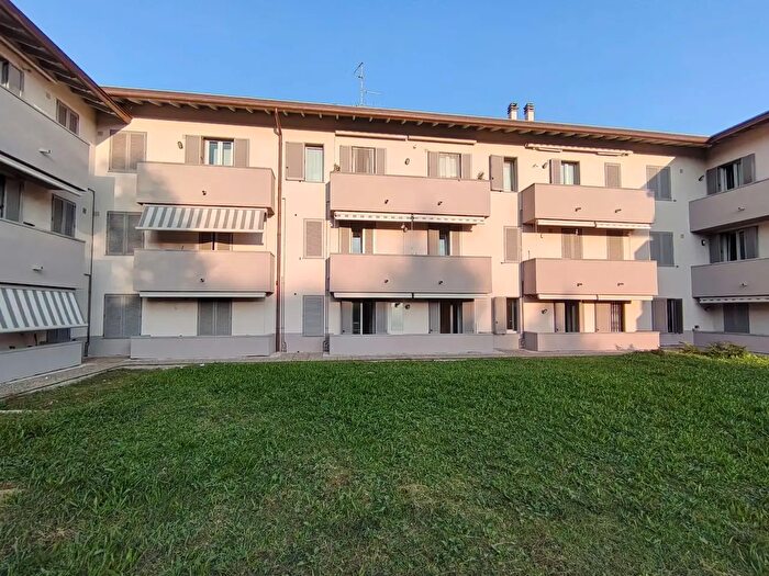 Appartamento bilocale in affitto in Via Santa Maria Maddalena, Arosio