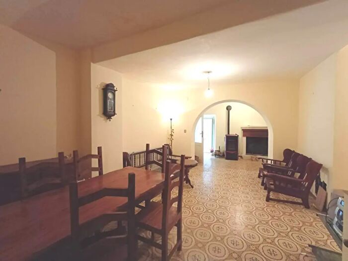 Appartamento trilocale in vendita in Via Borgo Vecchio, Caprarola