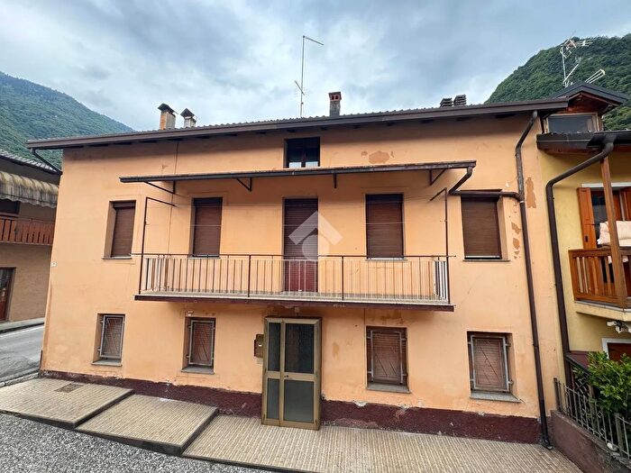 Appartamento quadrilocale in vendita in Via Molini, Fonzaso