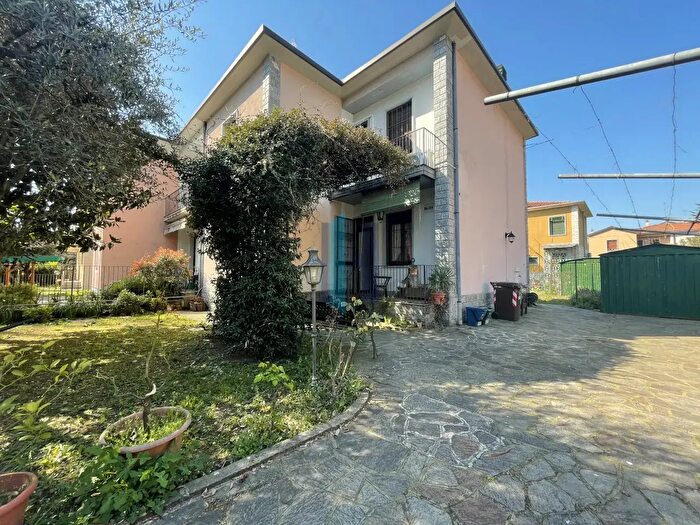 Casa quadrilocale in vendita in Via Bettoni, Brescia