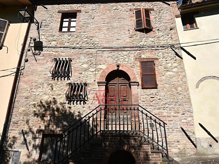 Casa quadrilocale in vendita in Via Sant'Agostino, Montefortino