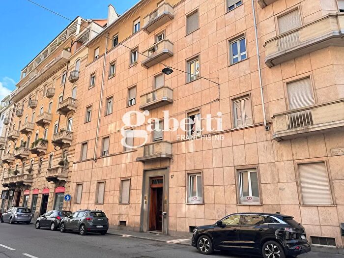 Appartamento con 6 locali in vendita in Via Duchessa Jolanda, Torino