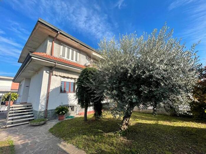 Appartamento quadrilocale in vendita in Via Giuseppe Verdi, Dairago