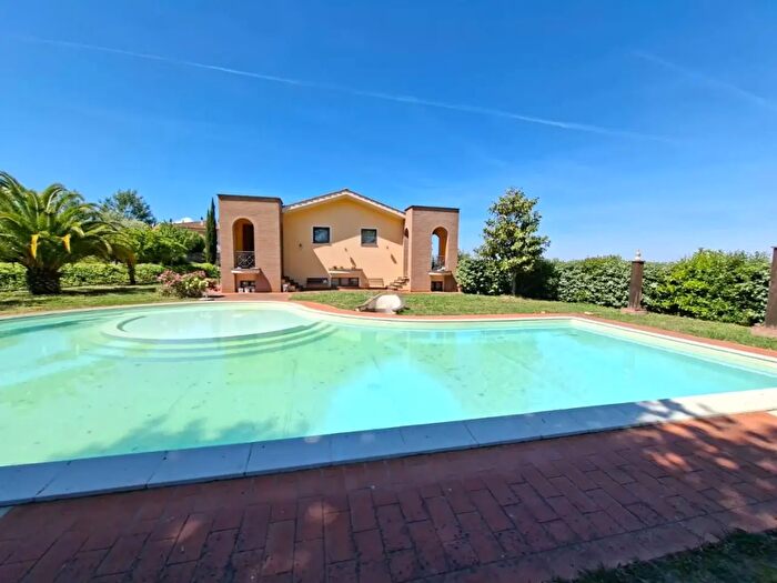 Casa con 7 locali in vendita in Peccioli