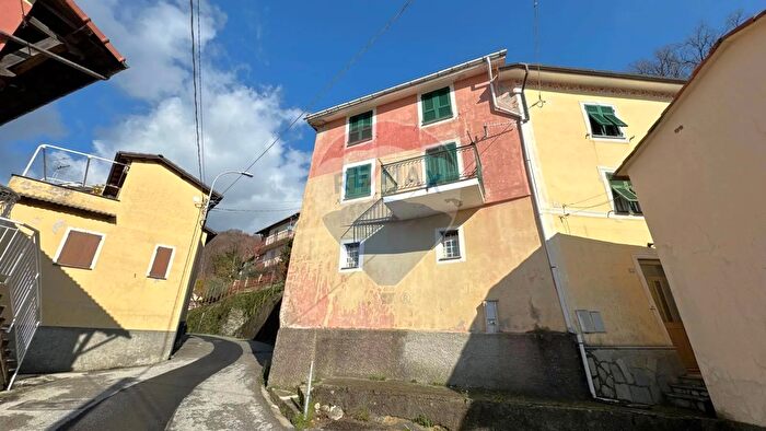 Casa quadrilocale in vendita in Via Altare a, Uscio