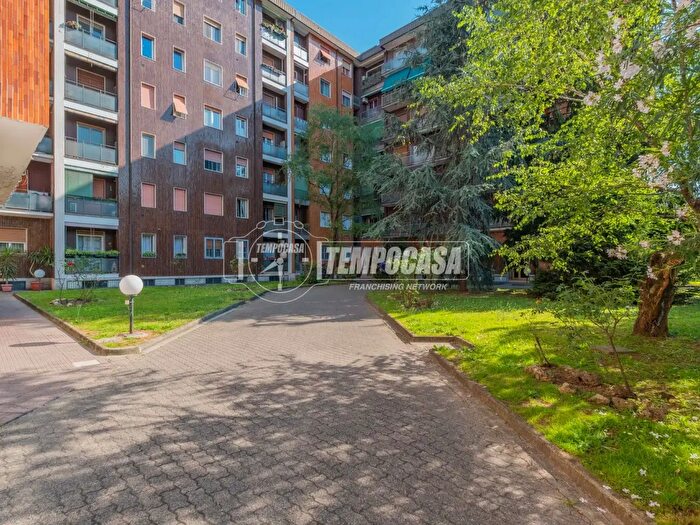 Appartamento trilocale in vendita in Via Pellegrino Rossi, Milano