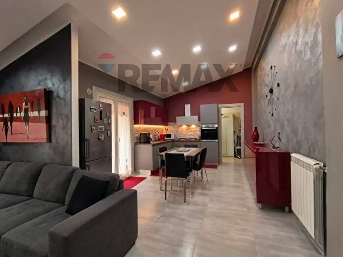 Appartamento con 6 locali in vendita in Via Santa Barbara, Enna