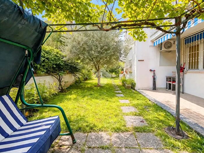 Appartamento trilocale in vendita in Via Pasta, Milano