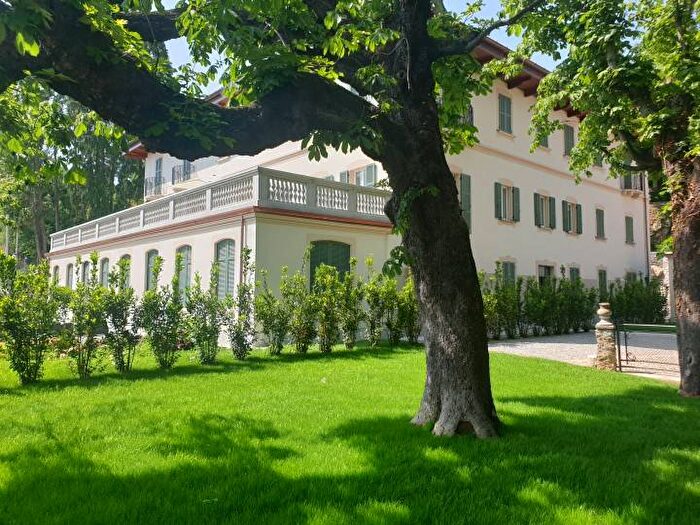Casa bilocale in affitto in Viale del Santuario, Santa Maria del Monte, Varese