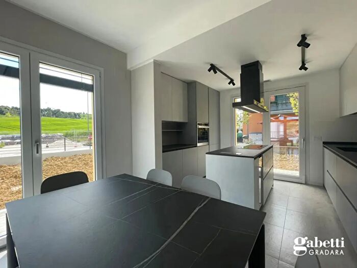 Casa con 5 locali in vendita in Via Mortola Snc, Gradara