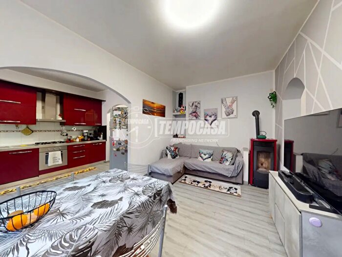 Appartamento quadrilocale in vendita in Via Pirovano Visconti, Vedano Olona