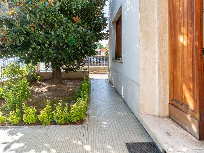 Casa con 8 locali in vendita in Envenuto Cellini, Empoli