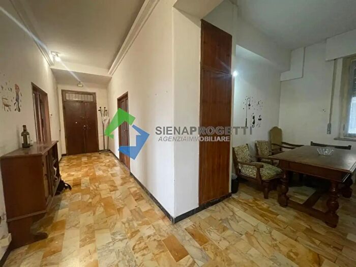 Appartamento con 5 locali in vendita in Via Giuseppe Mazzini, Siena