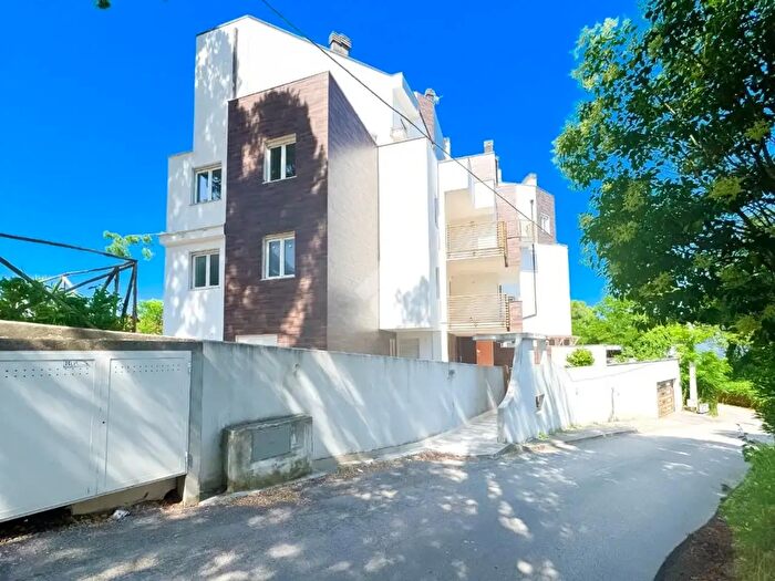 Appartamento quadrilocale in vendita in Via Arenazze, Chieti
